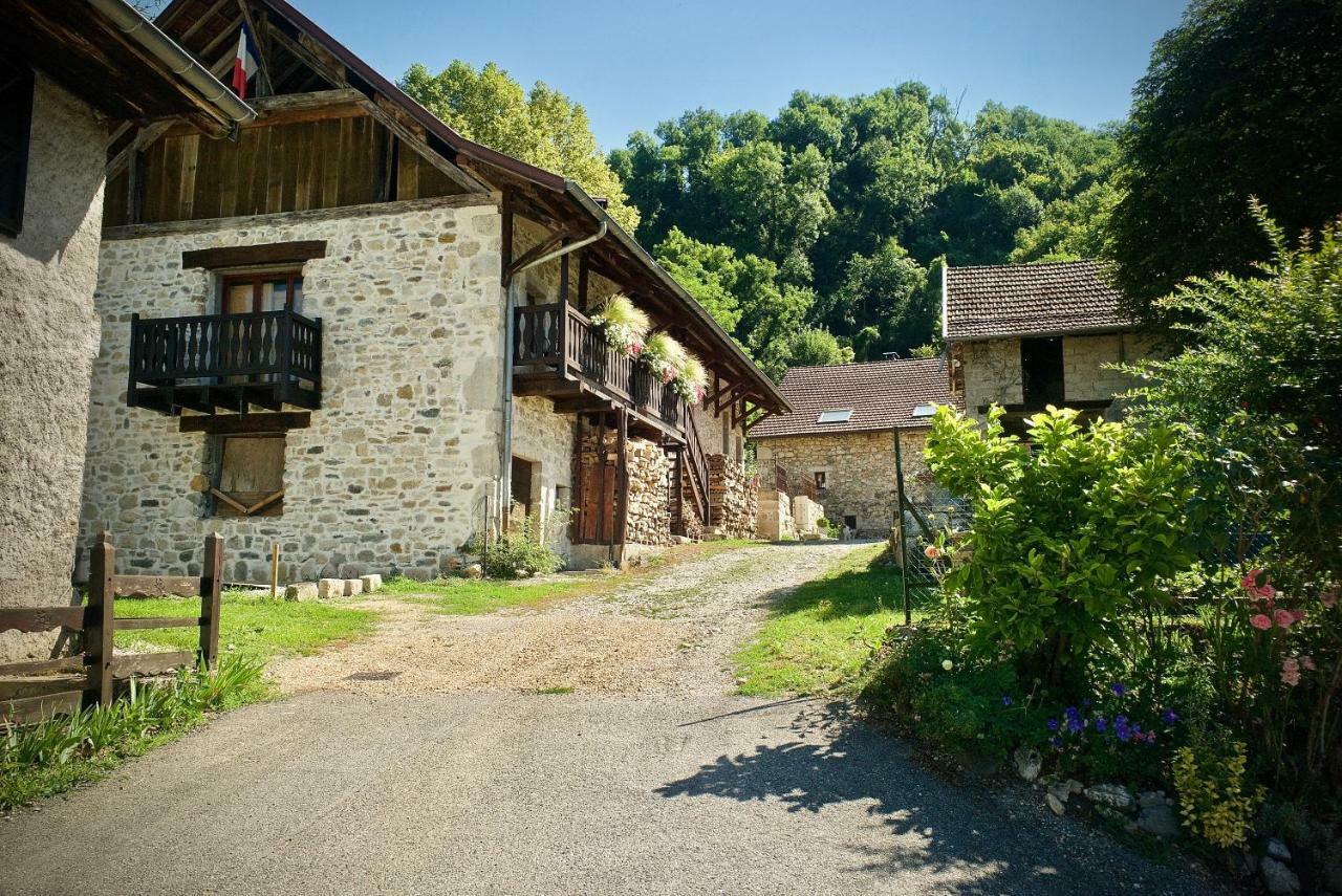 Chambres D'Hotes Des Lodges De La Cascade Yenne ภายนอก รูปภาพ